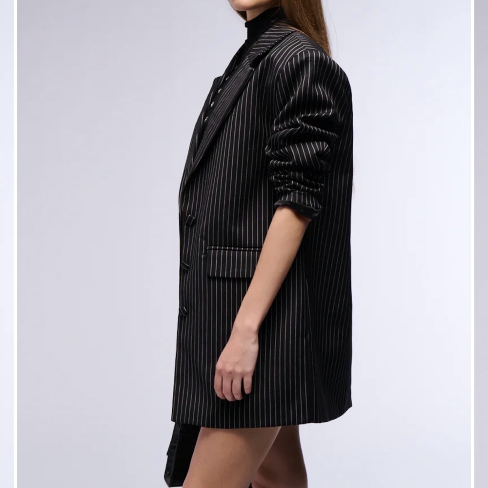 ✨AKIRA Charcoal Pinstripe Blazer✨ like new - Picture 3 of 12